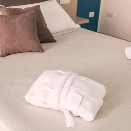 Toledo 16 Luxury Suites Наполи Екстериор снимка
