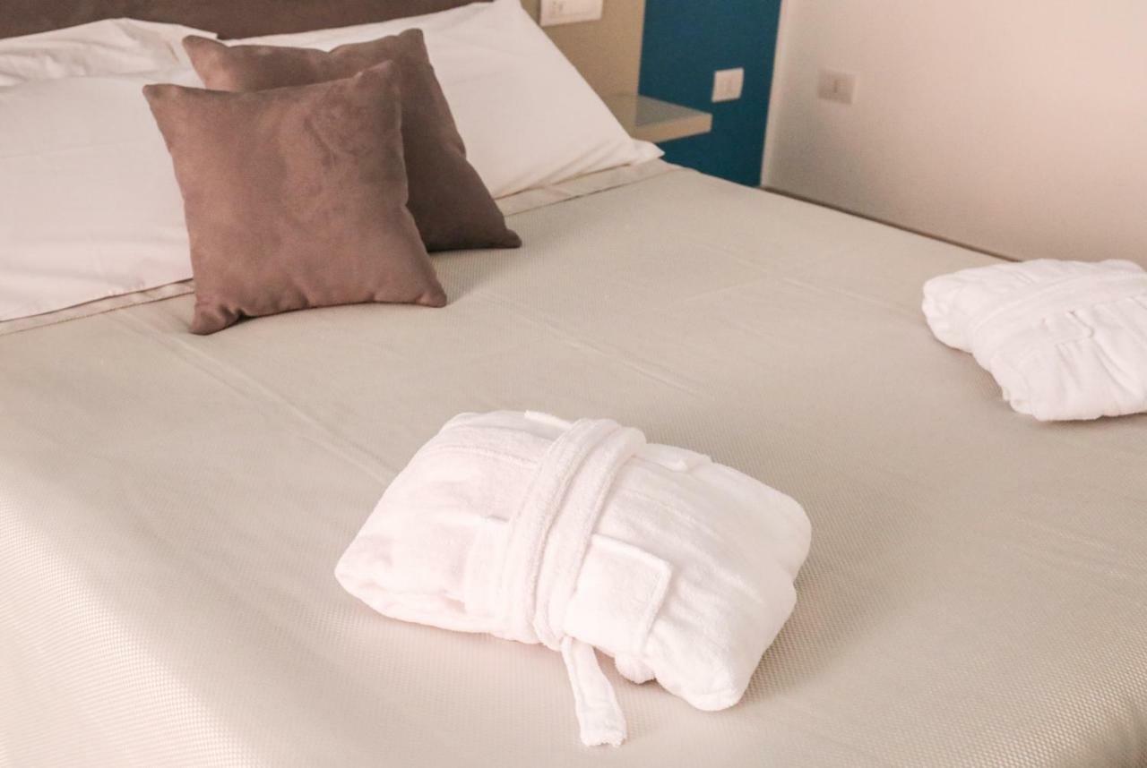 Toledo 16 Luxury Suites Наполи Екстериор снимка